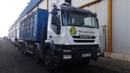 camión de reciclaje de la empresa